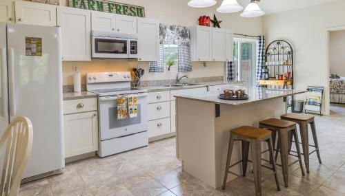 Charming Gravois Mills Escape with Private Backyard! - Foto 3