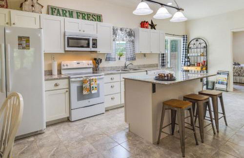 Charming Gravois Mills Escape with Private Backyard! - Foto 3