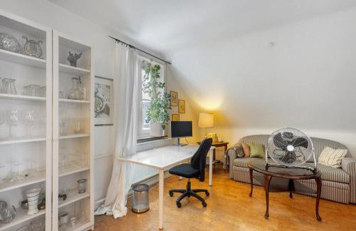 Schöne Dachgeschoss Wohnung - Photo 4