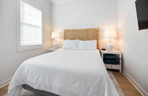 Seaside Veranda 7 - Steps to Beach, Pet-Friendly, Pool, Fast WiFi - Foto 20