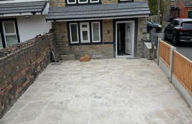 Aurang House, 1 Bedroom, with Kitchen, 55" Flat TV, Private Parking - Foto 9