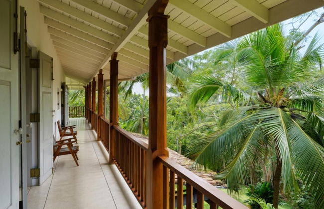 Cool and Contemporary Hilltop Villa With Ocean Views - Photo 46