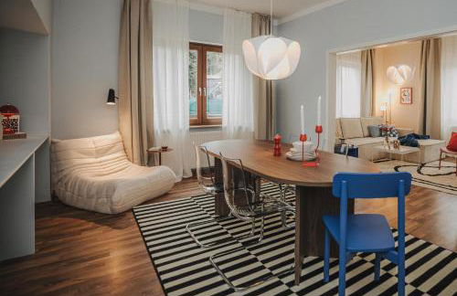 JOBOSTAYS - LINDEN Family Apartment Oldenburg - sehr geräumig 110m2 - Terrasse mit Gartenblick - voll ausgestattete Küche - 2 Bäder - Babybett - 10 Min zu Fuß zum Bahnhof - kostenloses WLAN - Parkplatz - kontaktfreier Check-In - Photo 27