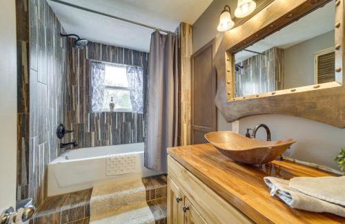 Lakefront Afton Home with Hot Tub and Game Room! - Foto 30