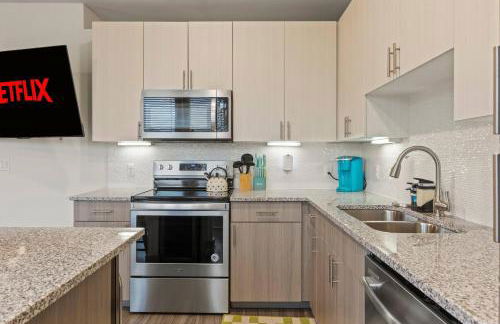 Studio with Patio, Pool, Gym, Parking & Queen Bed - Foto 5