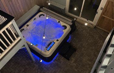 Ocean View 2BR w Hot Tub, Sauna & Wraparound Deck - Steps to Beach - Photo 26