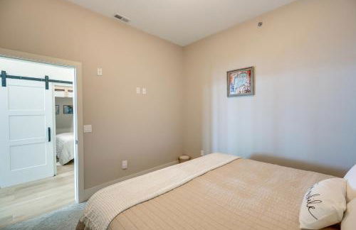 Waterfront Watertown Condo with Patio and Pool Access! - Foto 16