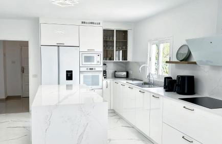 Stunning sea view villa with 6 bedrooms & heated pool - Villa Renaissance - Photo 9