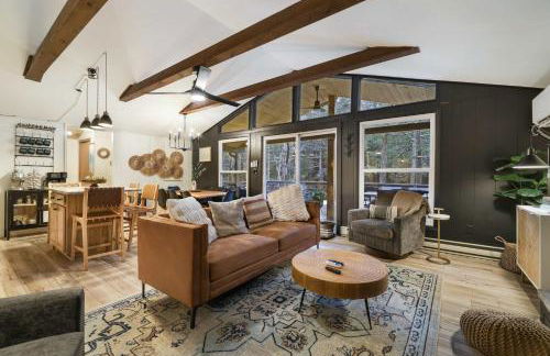 Evergreen Escape Hot Tub Firepit Resort Pool - Foto 10