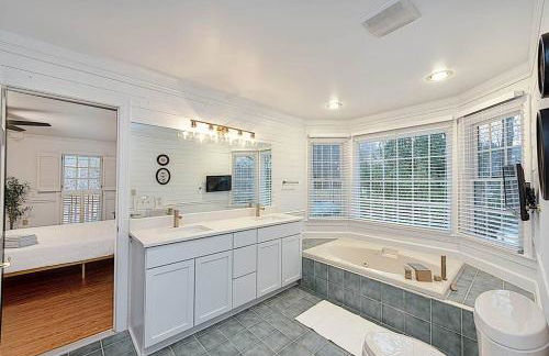 Jackson River Estate Main House Pool, Riverfront, sleeps 15 - Foto 11