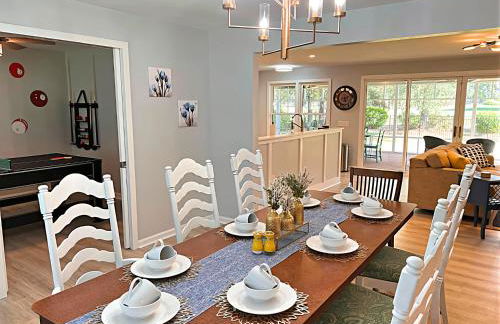 HoneyHomes Hackler Golf Course Home with Amenities - Photo 7