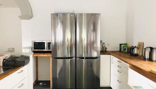 Afan Forest Bunk House-Converted Chapel Sleeps 35 - Foto 3, minibar