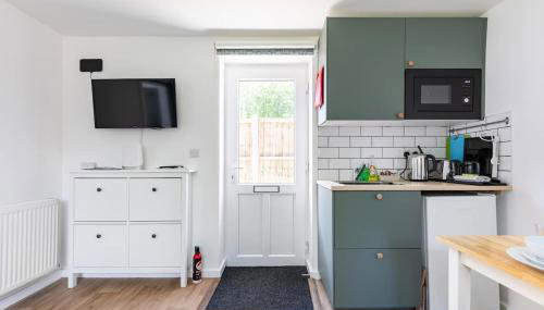 Salisbury 1BDR Apartment, Sleeps 4 - Contractor, Professionals, Family Friendly - Foto 3