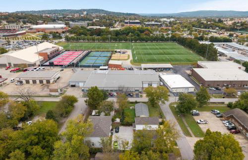 Campus Core-Half mi to Bud Walton-2 mi to Downtown - Foto 23