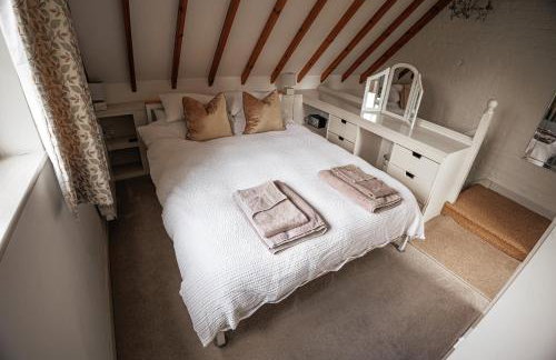 Dreamy Suffolk Country Cottage Escape - Photo 10