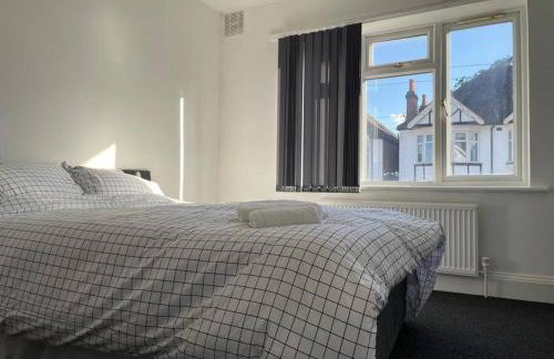 5 Bed 5mins from Wembley Stadium - Photo 2