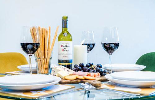 Free parking, Private Garden and Netflix, Charming Elegant 2 bedroom House Nottingham - Photo 20