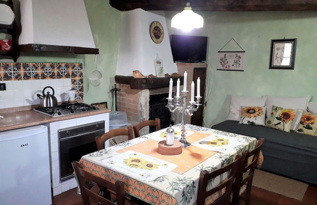 A Peaceful Oasis in a Medieval Italian Village - Foto 2