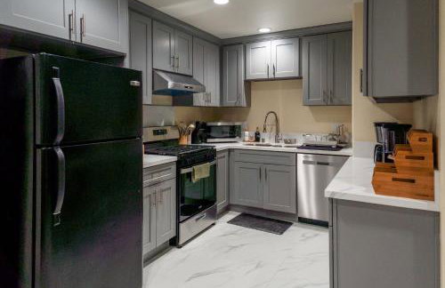 Spacious Disneyland Getaway I Game Room, King Suites & EV Access I Sleeps 14 - Foto 14