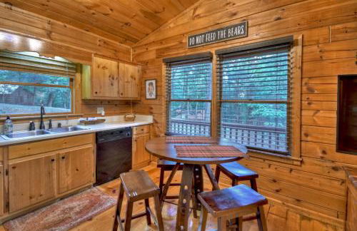 Bearfoot Ridge Wood-burning fireplace cozy hot tub serene views - Foto 13