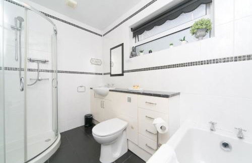 Peaceful property with stunning views - Pass the Keys - Photo 32