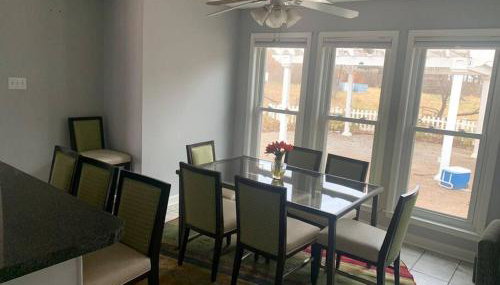 Large near Shops/Dining & easy access to freeway - Foto 3