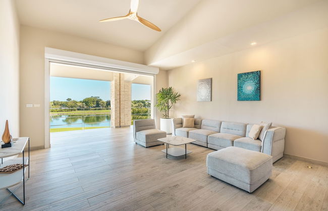 Spacious Villa w Pool Garden Views - Photo 43