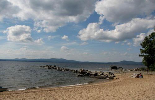 A-Frame Cabin Rental Set Alongside Sebago Lake on Frye Island, Maine - Foto 21