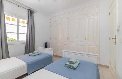 BEAUTIFUL VILLA - 4 bedrooms, heated pool, 2 priv car park places, fibre net, PS5, tv channels - Foto 53