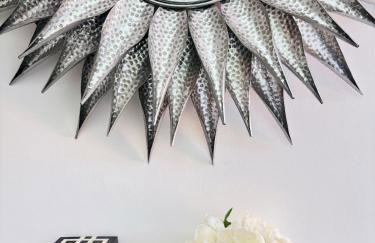 Luxury 5BR Stay With City Access - Photo 21