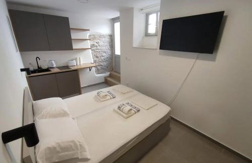 The center of Split, renovated stone house - Photo 20