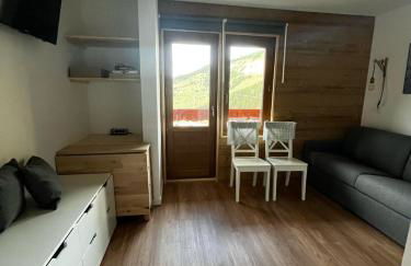 Skis aux pieds IN-OUT, Linge inclus, Parking et WIFI gratuits, proche du centre et tout confort, Mont Vallon Lodge Méribel Mottaret - Foto 5