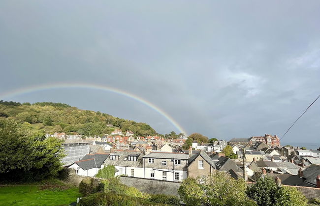 Beautiful 6-bed - Sleeps 12 - Stunning Views - Photo 35