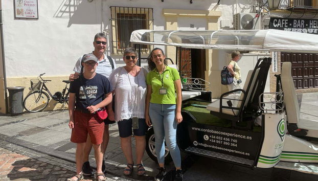 Rota de tuk tuk com uma família