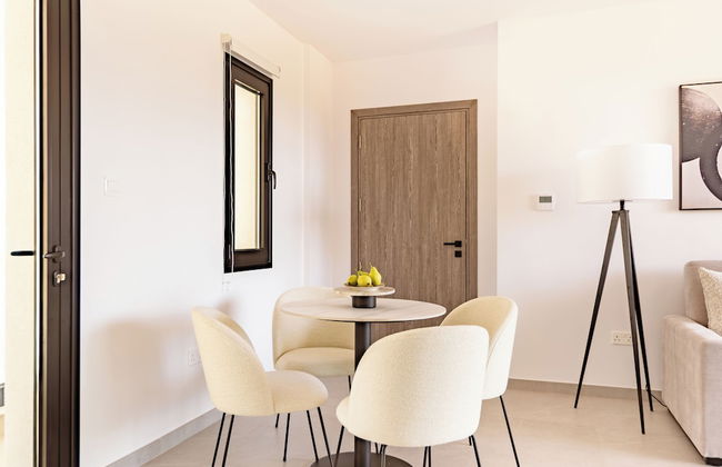 Sanders Eduardovich Limassol - Foto 44