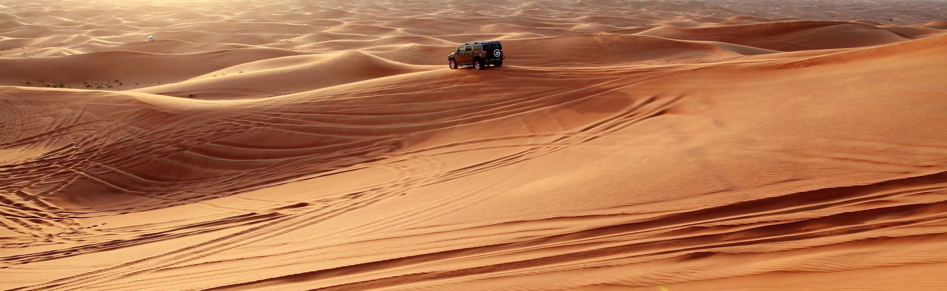 Safári pelo deserto com jantar e espetáculo