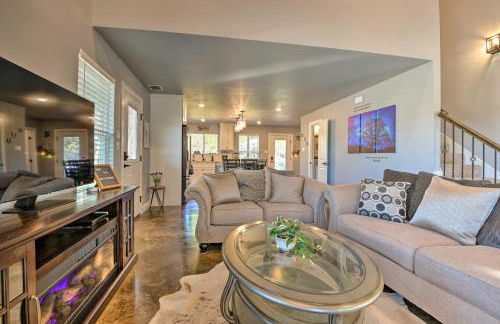 Hot Tub and Fire Pit! Cozy Granbury Escape Near Lake - Foto 12