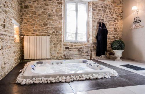 Au domaine des anges, 3 gîtes luxueux avec Jacuzzi privatif, sauna, mini-piscine, piscine extérieure chauffée en saison - Foto 32