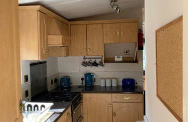 Postwood Gardens Balmoral Country Cabin - Photo 30