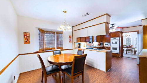 Relax and Play 3BR Retreat w Sunroom - Foto 5