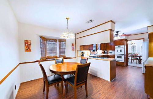 Relax and Play 3BR Retreat w Sunroom - Foto 5