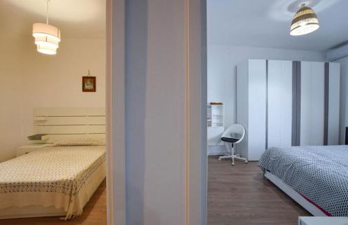 2 Bedroom Cozy Apartment In Staletti - Photo 14