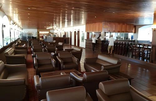 Espaçoso Flat com Varanda no Cavalinho Branco - Foto 32