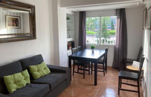 Luninoso y práctico apartamento en el centro con amplio parking incluido - Photo 1