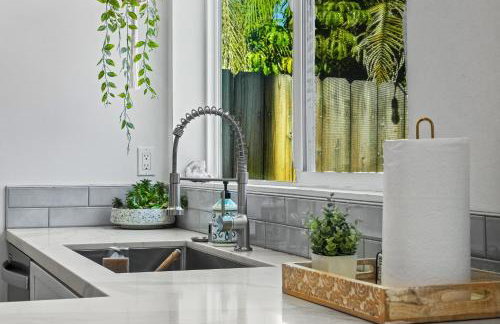 Belmont Shore Getaway with Hot Tub and Firepit - Foto 11