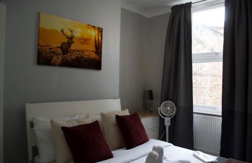 Stylish 2-Bed Garden Flat, 5 Mins to Brixton - Photo 71