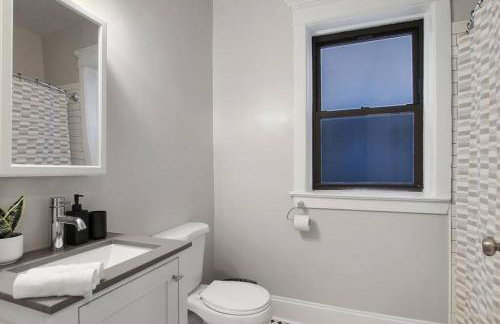 3BR Vibrant Apartment in Hyde Park - Bstone 5310-1 - Photo 4