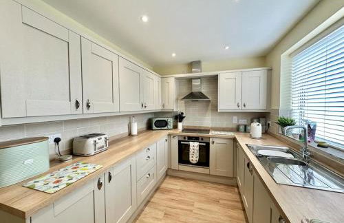 Pembroke Dock Hidden Gem - Pass the Keys - Photo 3