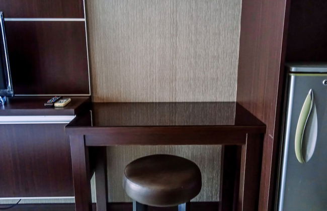 Comfortable Studio Room near Airport at Skylounge Tamansari Apartment - Foto 17