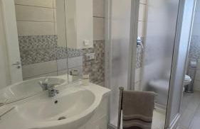 Blue House - Photo 13